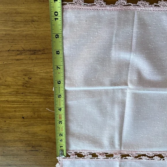 SOLD - Vintage Pink Linen Napkins with Crocheted Edges - Set of 4 - Picture 8 of 11